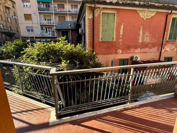 appartamento in vendita a Genova in zona Sestri Ponente
