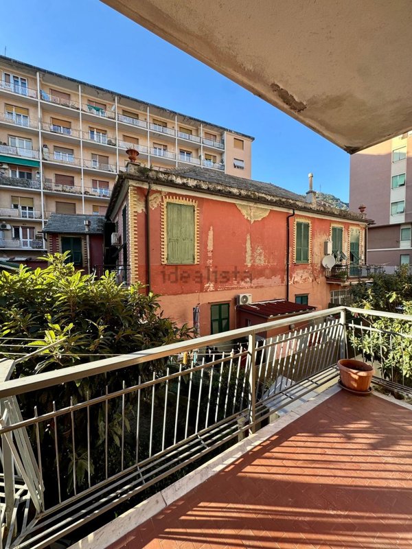 appartamento in vendita a Genova in zona Sestri Ponente