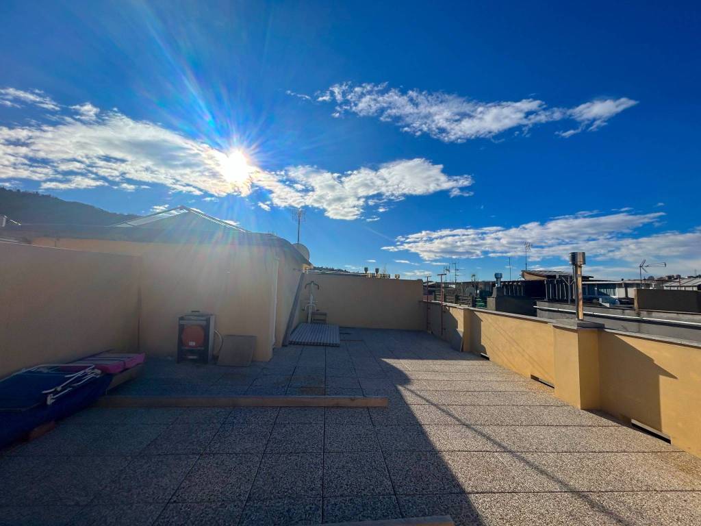 appartamento in vendita a Genova in zona Rivarolo