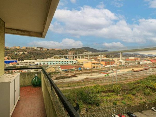 appartamento in vendita a Genova in zona Certosa
