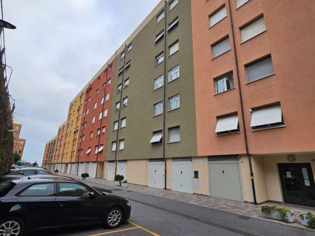 appartamento in vendita a Genova in zona Lagaccio / Granarolo