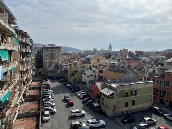 appartamento in vendita a Genova in zona Sestri Ponente
