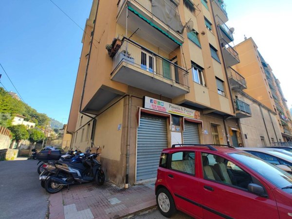 negozio in vendita a Genova in zona Molassana