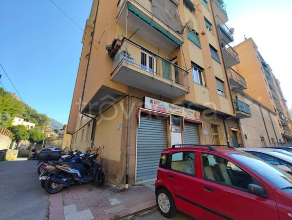 negozio in vendita a Genova in zona Struppa