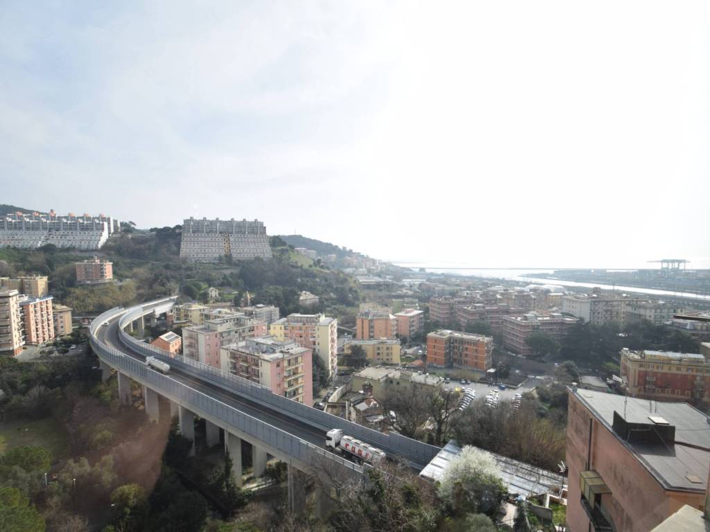 appartamento in vendita a Genova in zona Palmaro / Pra'