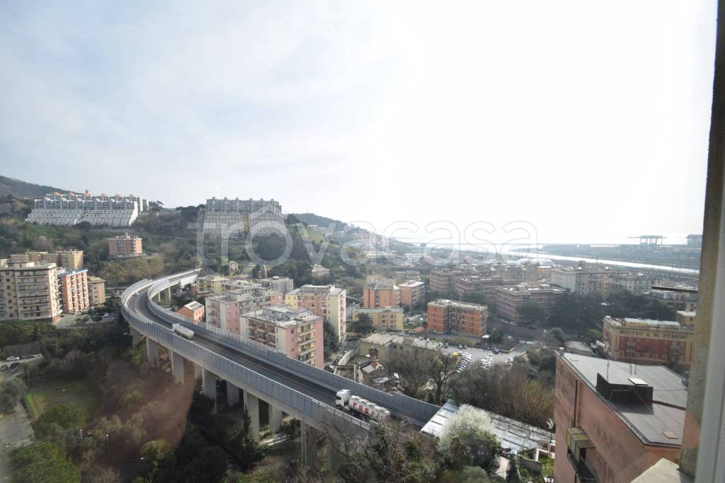 appartamento in vendita a Genova in zona Palmaro / Pra'