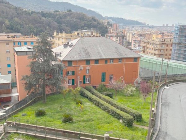 appartamento in vendita a Genova in zona Rivarolo