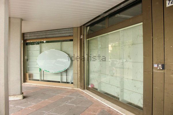 locale commerciale in vendita a Genova