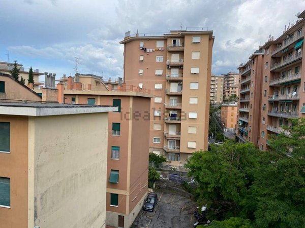 appartamento in vendita a Genova in zona Sestri Ponente
