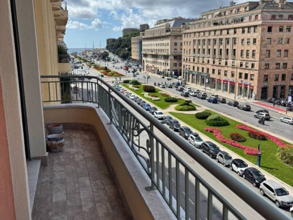 appartamento in vendita a Genova in zona Foce
