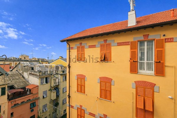 appartamento in vendita a Genova in zona Sestri Ponente
