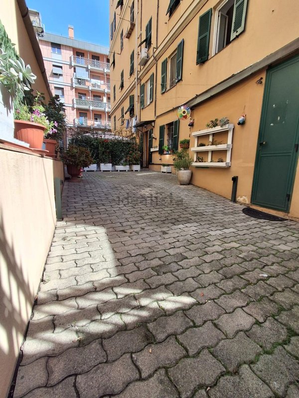 appartamento in vendita a Genova in zona Foce