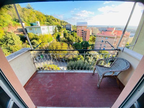 appartamento in vendita a Genova in zona Sestri Ponente