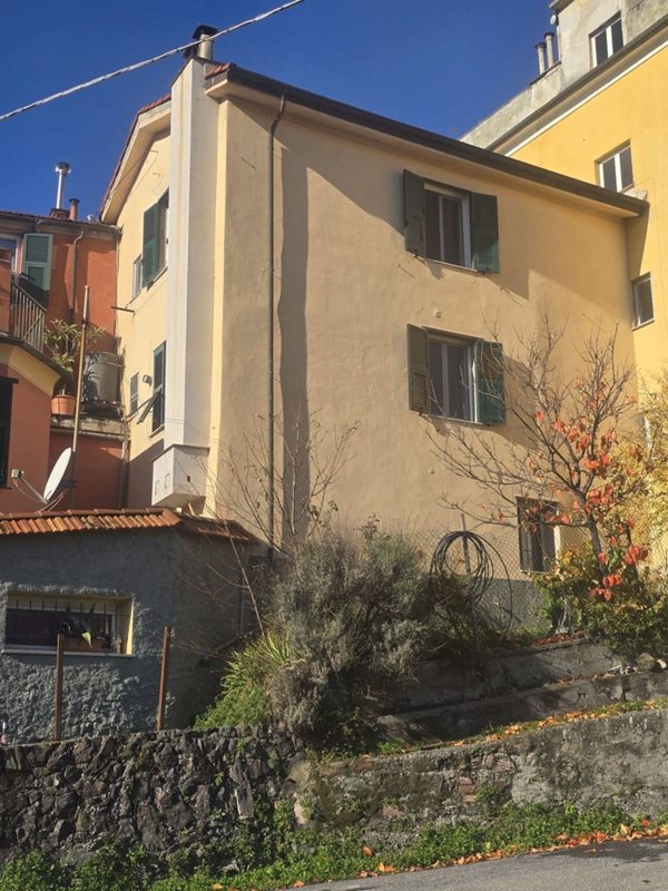 casa indipendente in vendita a Genova in zona Sestri Ponente