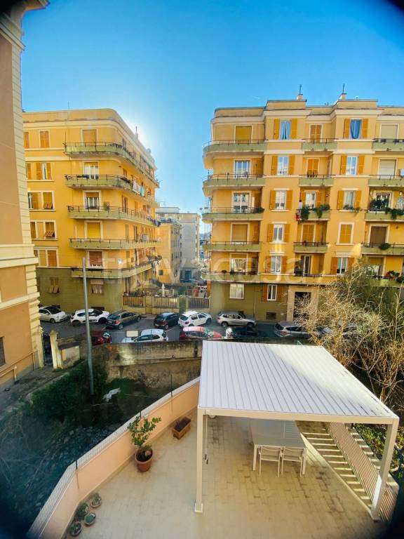 appartamento in vendita a Genova in zona Sestri Ponente