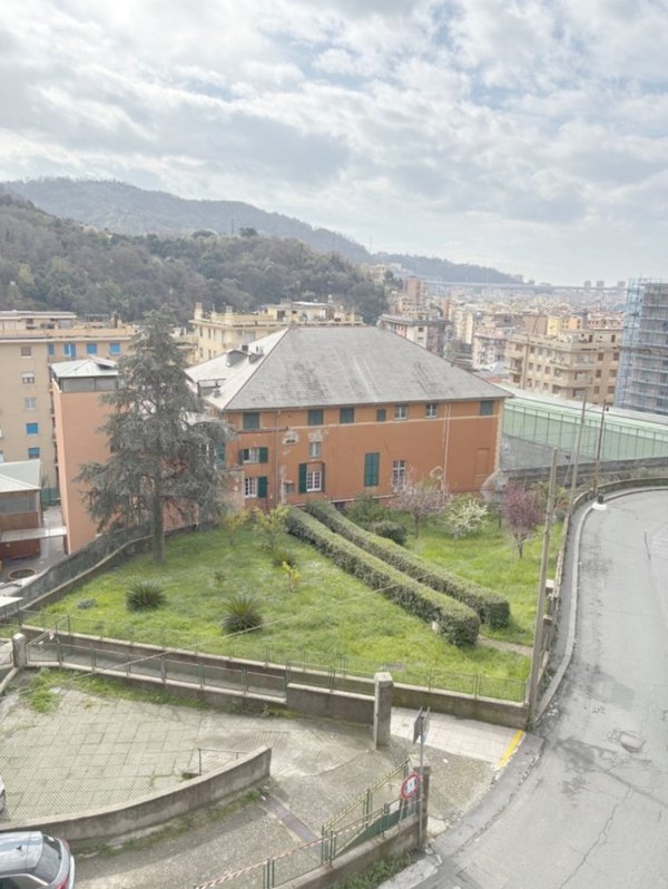 appartamento in vendita a Genova in zona Rivarolo