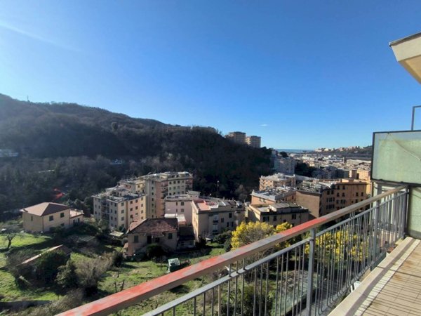 appartamento in vendita a Genova in zona Rivarolo