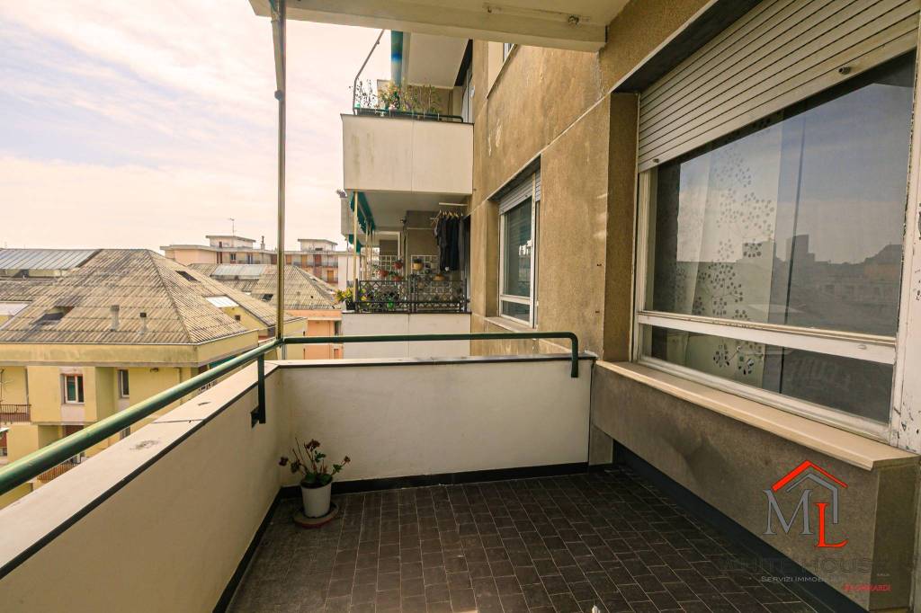 appartamento in vendita a Genova in zona Sestri Ponente