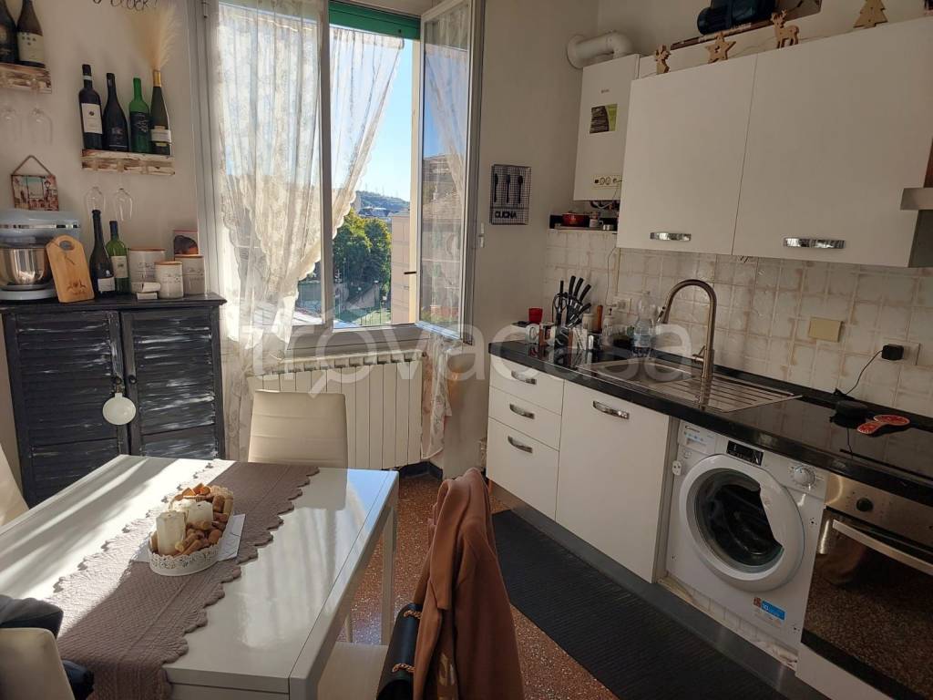 appartamento in vendita a Genova in zona Sestri Ponente