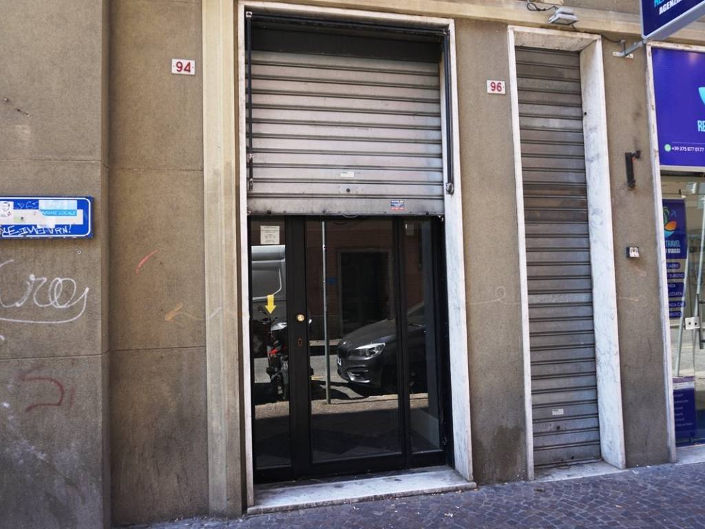 negozio in vendita a Genova in zona Sampierdarena