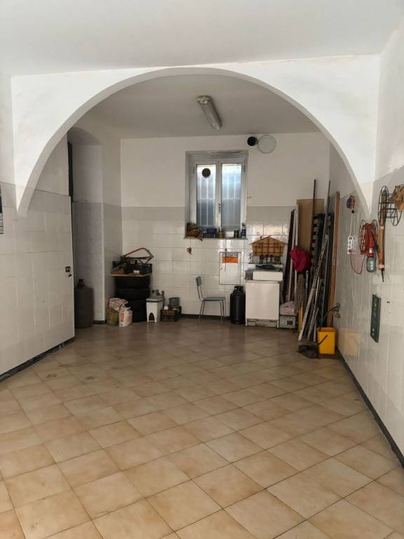 locale di sgombero in vendita a Genova in zona Sampierdarena