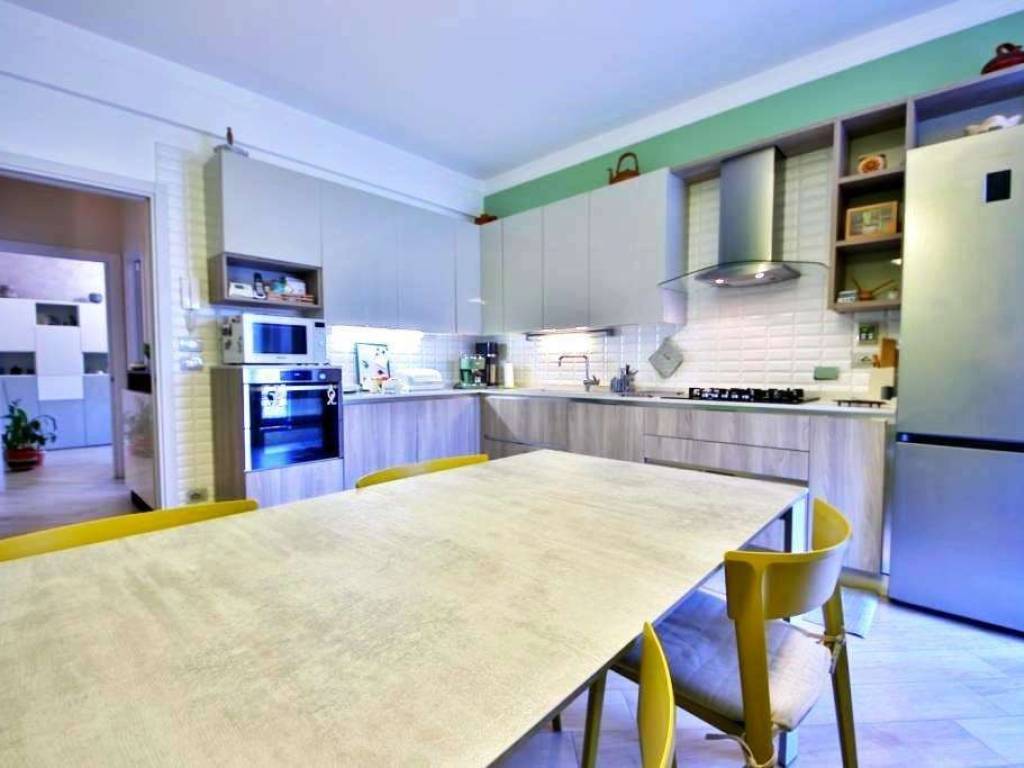 appartamento in vendita a Genova in zona Sestri Ponente