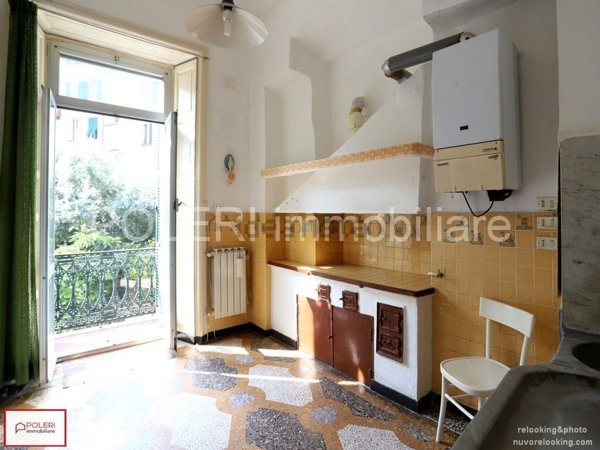 appartamento in vendita a Genova in zona Sottoripa / Maddalena / Molo