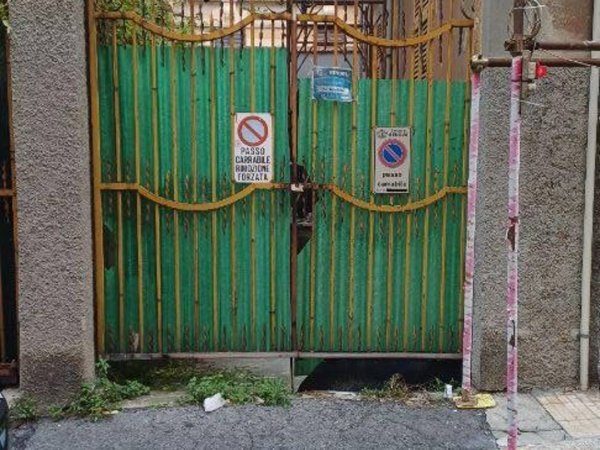 locale di sgombero in vendita a Genova in zona Sestri Ponente