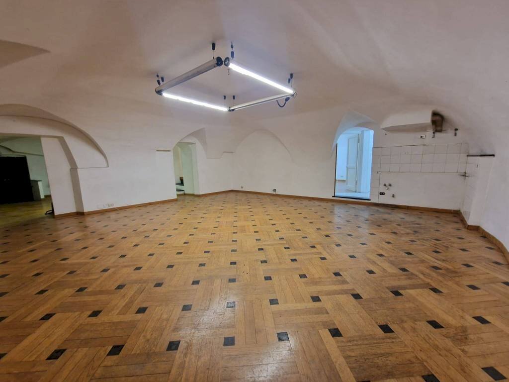 appartamento in vendita a Genova in zona Sottoripa / Maddalena / Molo