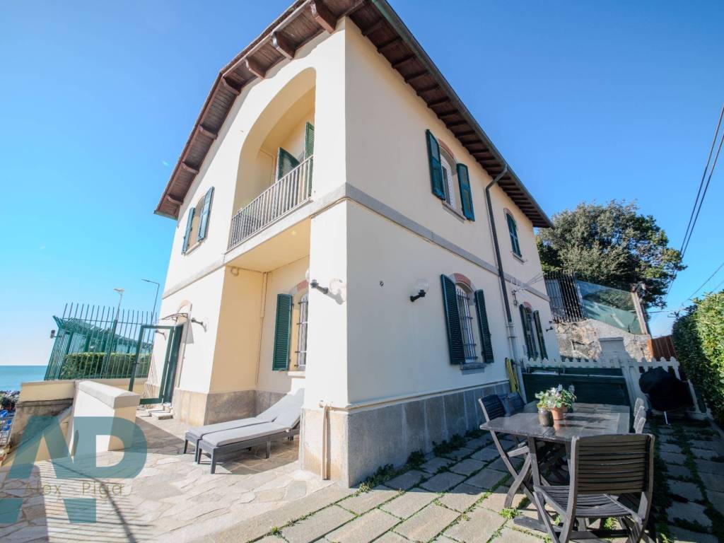 casa indipendente in vendita a Genova in zona Nervi