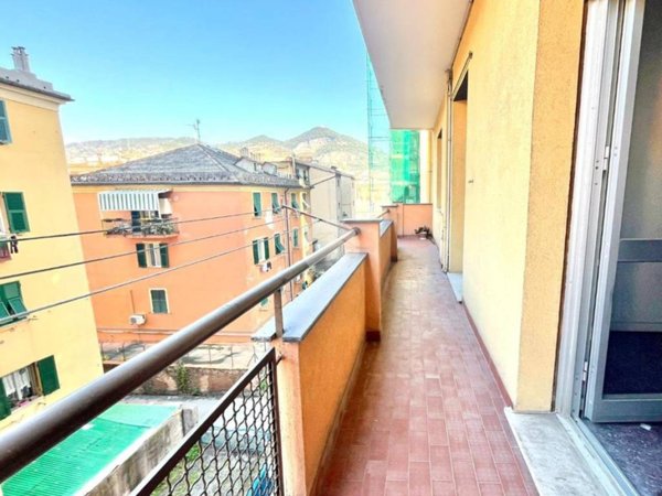 appartamento in vendita a Genova in zona Sestri Ponente