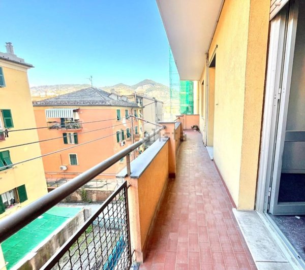 appartamento in vendita a Genova in zona Sestri Ponente