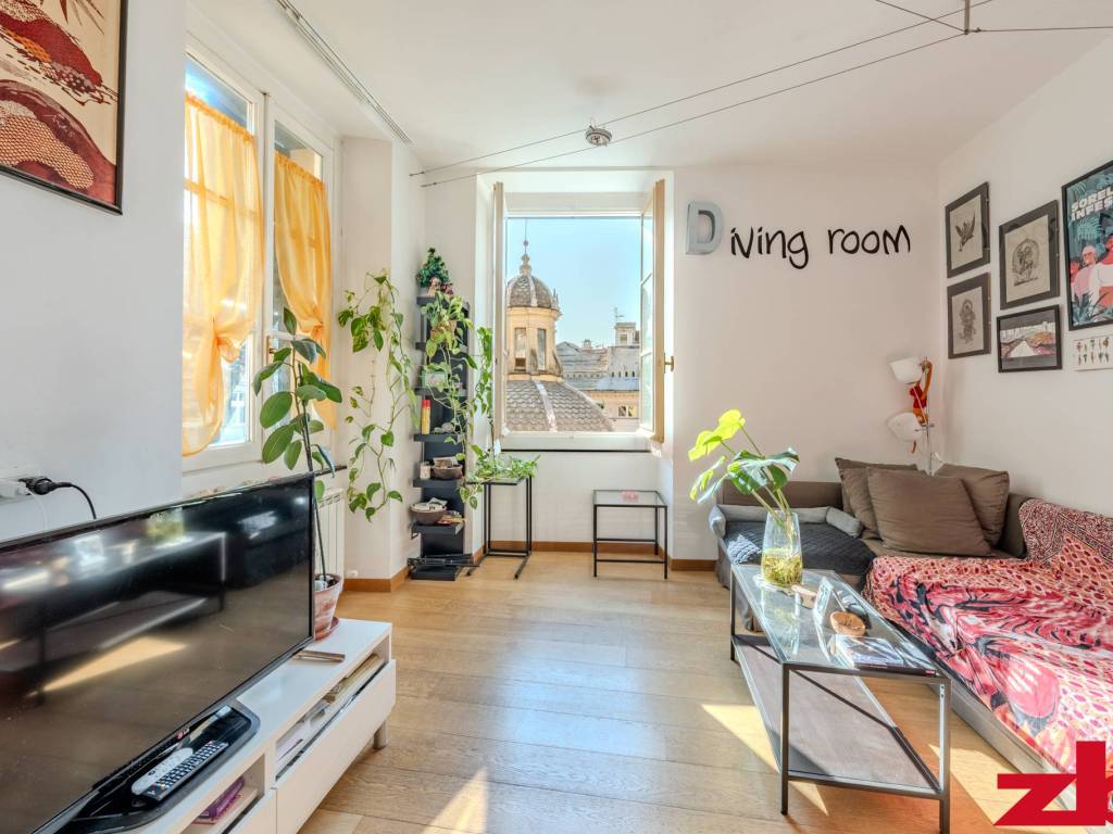 appartamento in vendita a Genova in zona Sottoripa / Maddalena / Molo