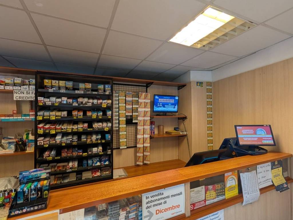 negozio in vendita a Genova in zona Rivarolo