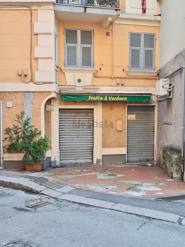locale commerciale in vendita a Genova in zona Pontedecimo