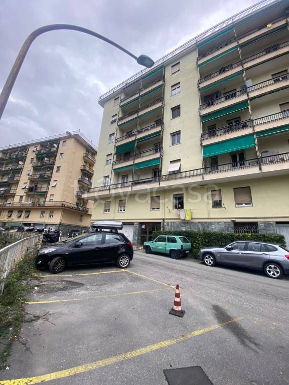appartamento in vendita a Genova in zona Sestri Ponente