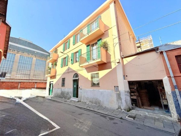 intera palazzina in vendita a Genova in zona Sestri Ponente