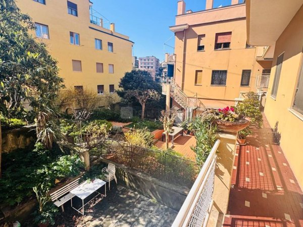 appartamento in vendita a Genova in zona Quarto dei Mille