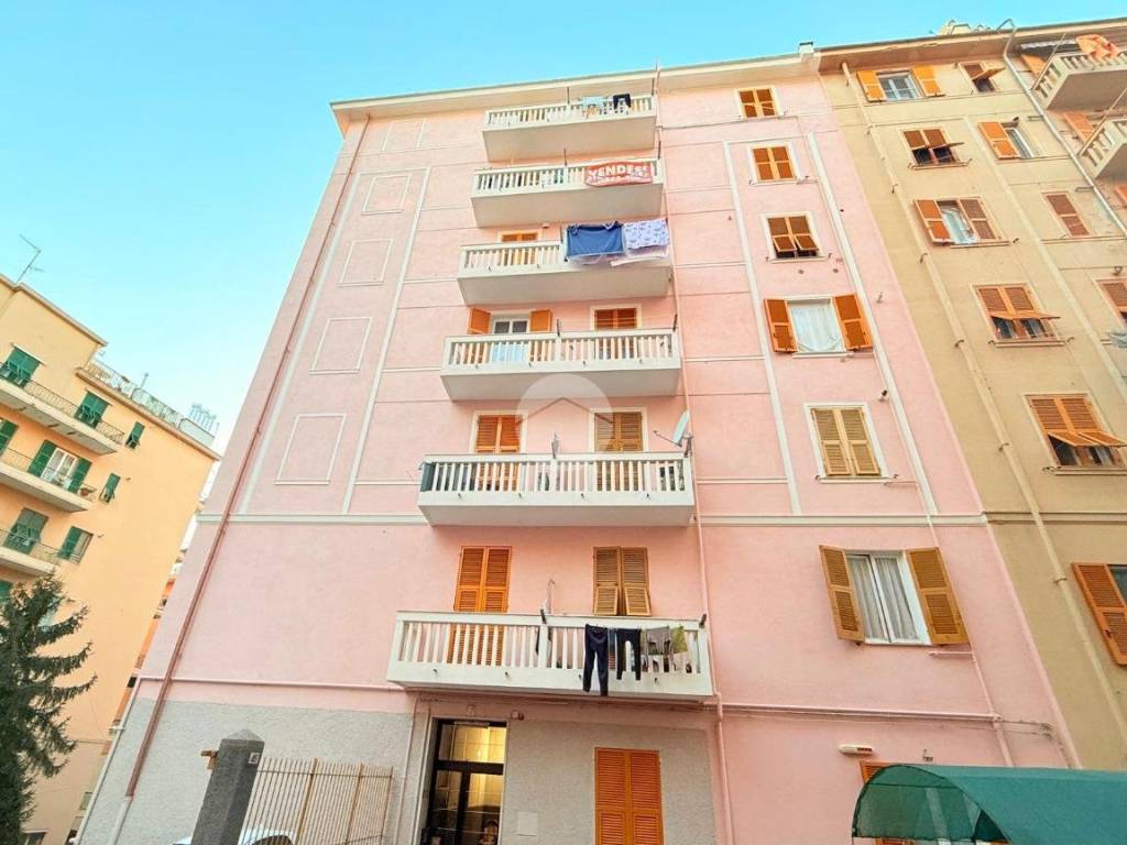 appartamento in vendita a Genova in zona Sestri Ponente