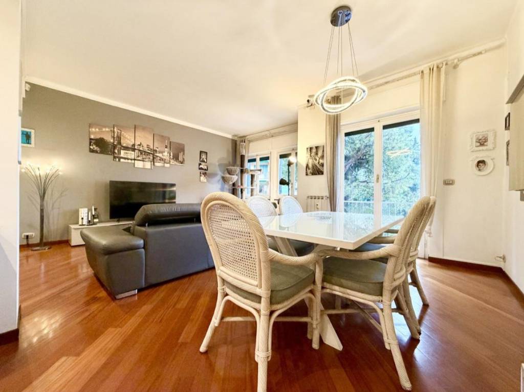 appartamento in vendita a Genova in zona Quarto dei Mille