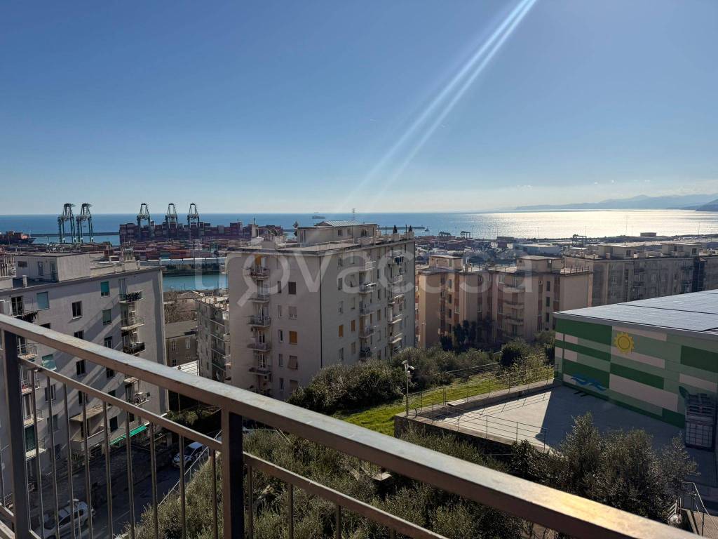 appartamento in vendita a Genova in zona Palmaro / Pra'