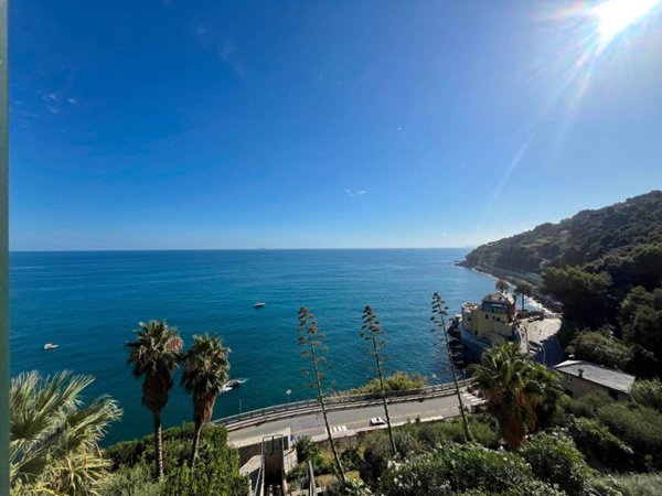 appartamento in vendita a Genova in zona Palmaro / Pra'