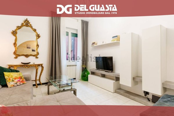 appartamento in vendita a Genova in zona Sottoripa / Maddalena / Molo