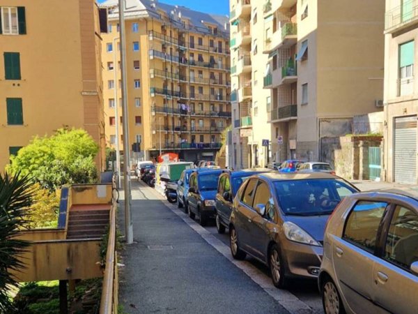 appartamento in vendita a Genova in zona Lagaccio / Granarolo