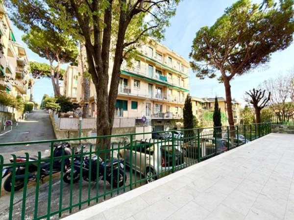 appartamento in vendita a Genova in zona Quarto dei Mille