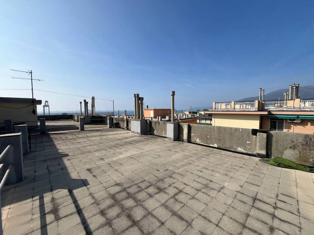 appartamento in vendita a Genova in zona Palmaro / Pra'
