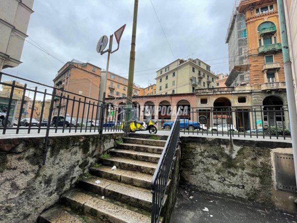 negozio in vendita a Genova in zona Sampierdarena
