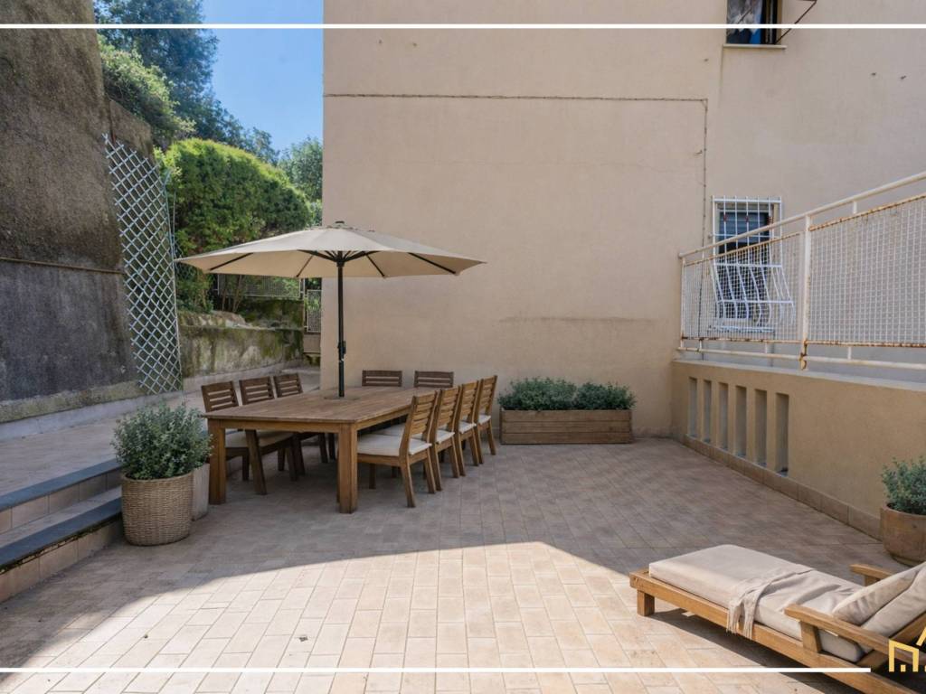 appartamento in vendita a Genova in zona Sturla