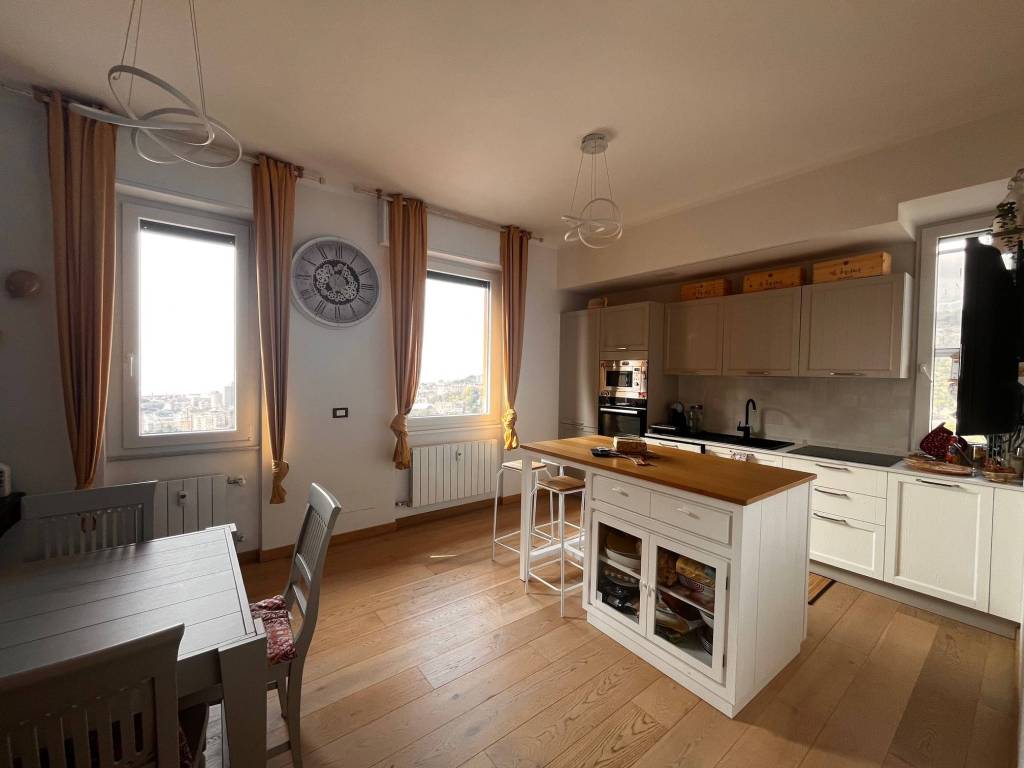 appartamento in vendita a Genova in zona Oregina