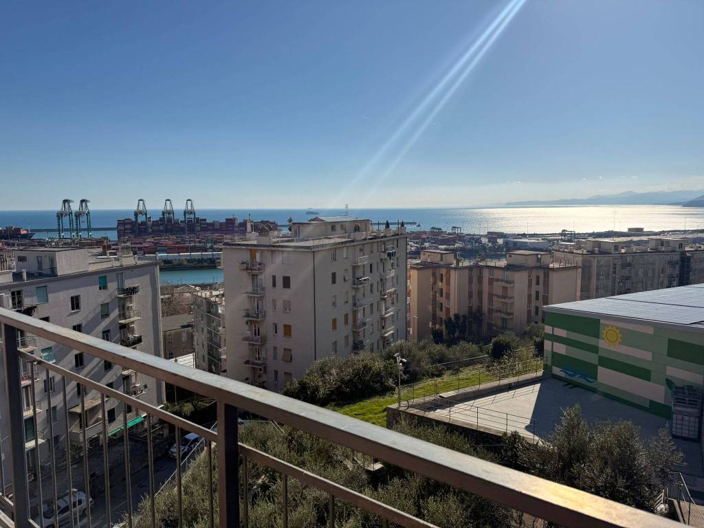 appartamento in vendita a Genova in zona Voltri